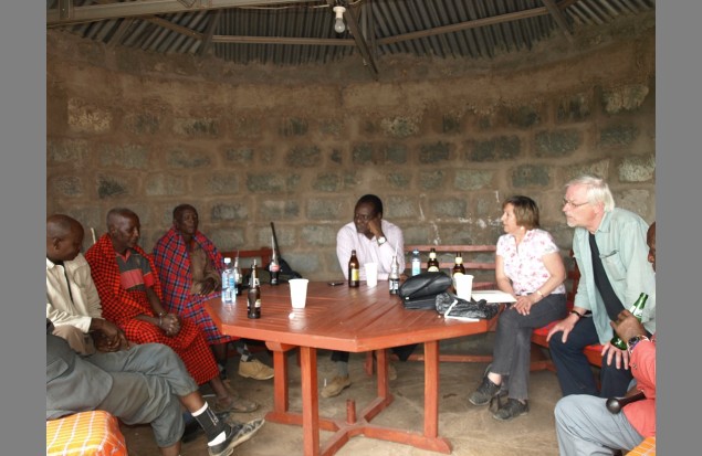 Chris & Pieter discuss with the Maasai in Olepolos